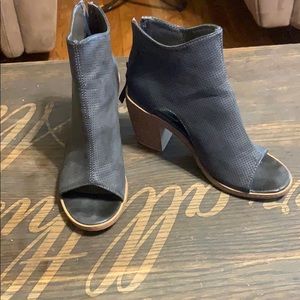 Maurices shoes size 8